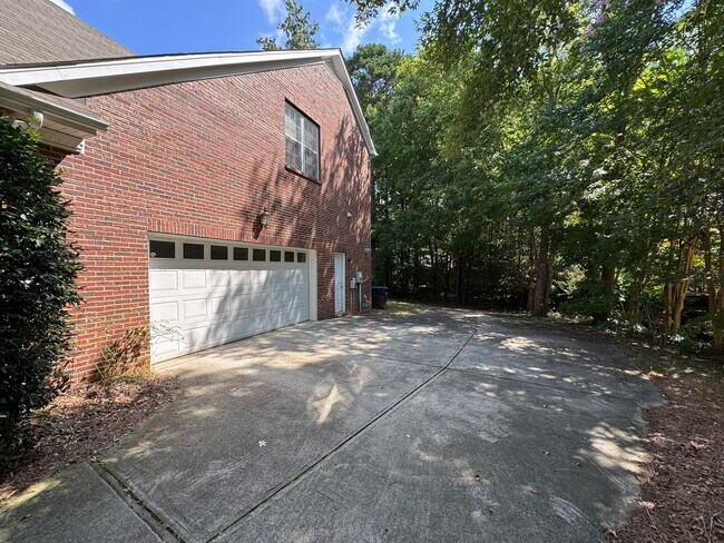 Building Photo - 7127 Weddington Brook Dr