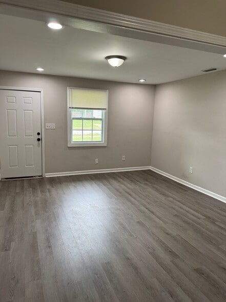Building Photo - 109 Aventura Ct