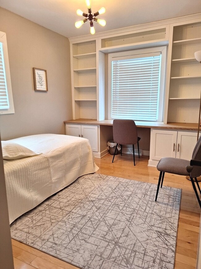 Building Photo - 227 Juneway Terrace