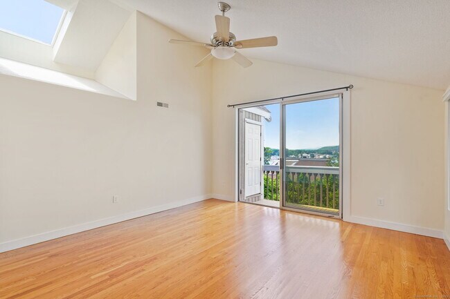 Building Photo - 896 Quinnipiac Ave