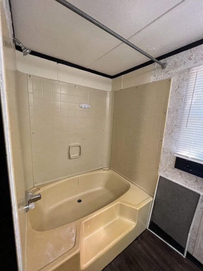 Building Photo - Coming Soon! Moble Home 5 minutes to Beach and UNCW, College Rd shopping, Central Wilmington, Wri...