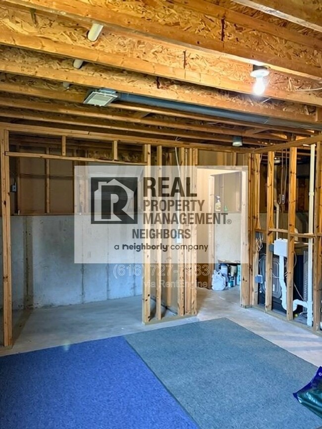 Building Photo - 1636 Northbend Dr NE