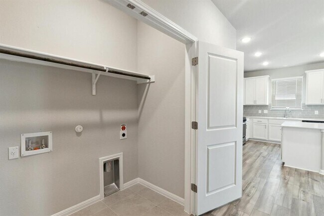 Building Photo - 6158 Marsh Ln