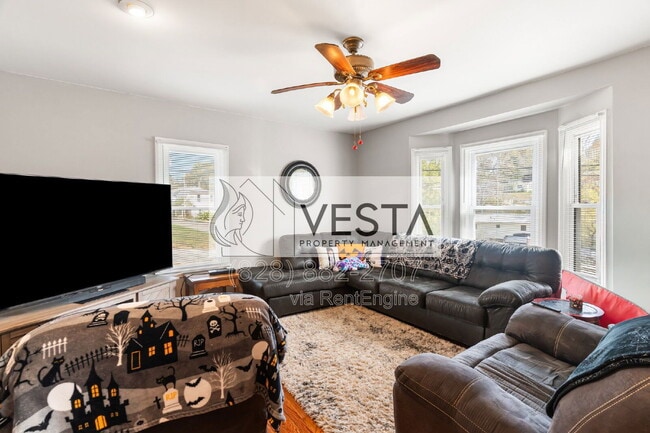 Building Photo - 241 N Main St