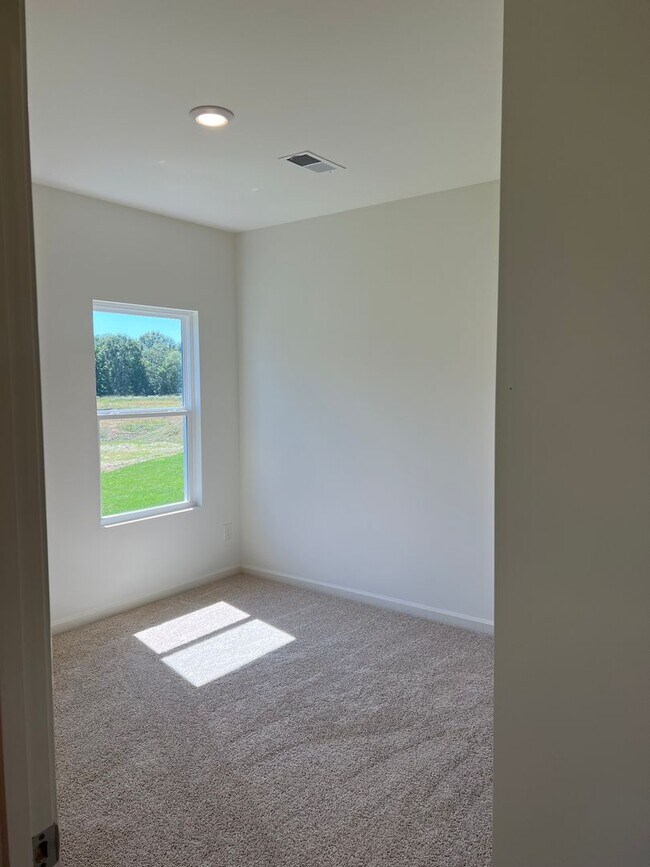 Building Photo - Newer 4BR / 2BA One-Level Home – Granite, Stainless Appliances, Large Backyard, Cul-de-Sac