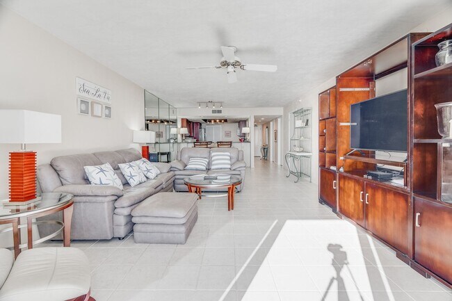 Building Photo - Direct Oceanfront Furnished Condo with Bre...