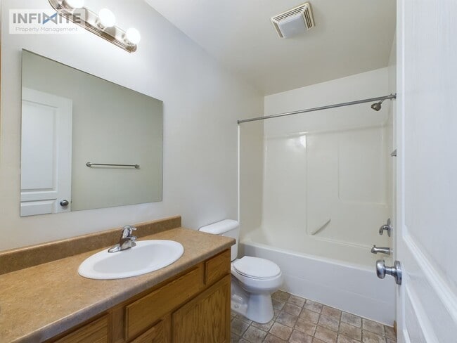 Building Photo - 3 Bedroom, 2.5 Bath Condo in Belgrade, MT!