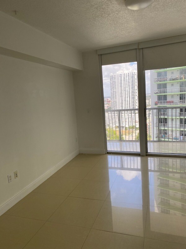Building Photo - 1750 N Bayshore Dr