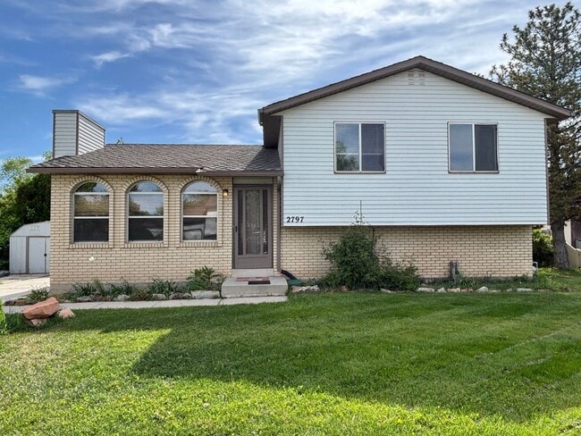 Primary Photo - Cozy Home with New Paint & Flooring!