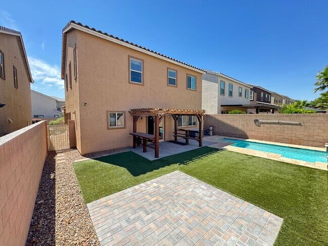 Building Photo - Your Next Home Awaits | 4 Bed, 3 Bath with Private Pool