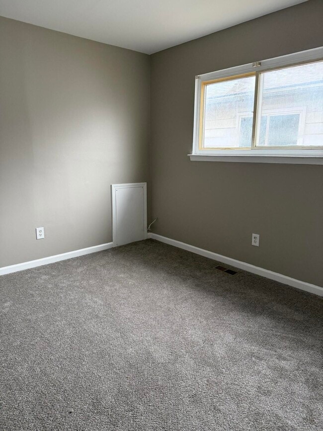 Building Photo - 2399 Emmons Ave