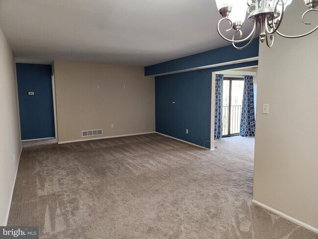 Building Photo - 1598 Nixon Dr