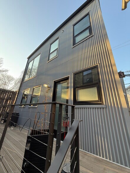 Building Photo - 1034 W 20th Pl
