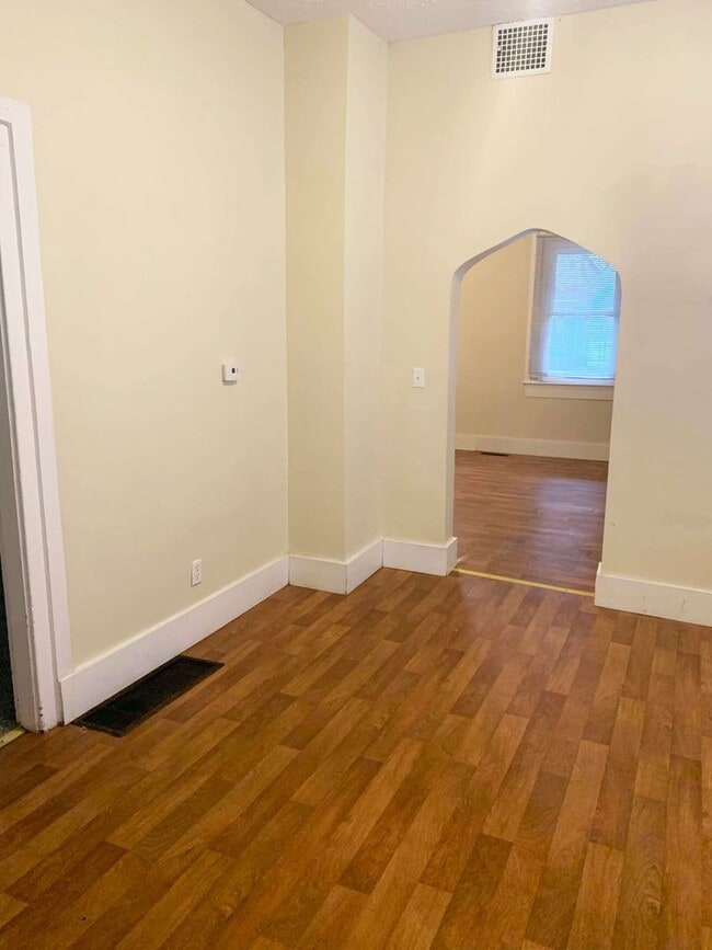 Building Photo - 921 N 10th St