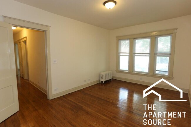 Building Photo - 4716 N Racine Ave