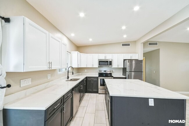 Building Photo - 3555 E 4th St