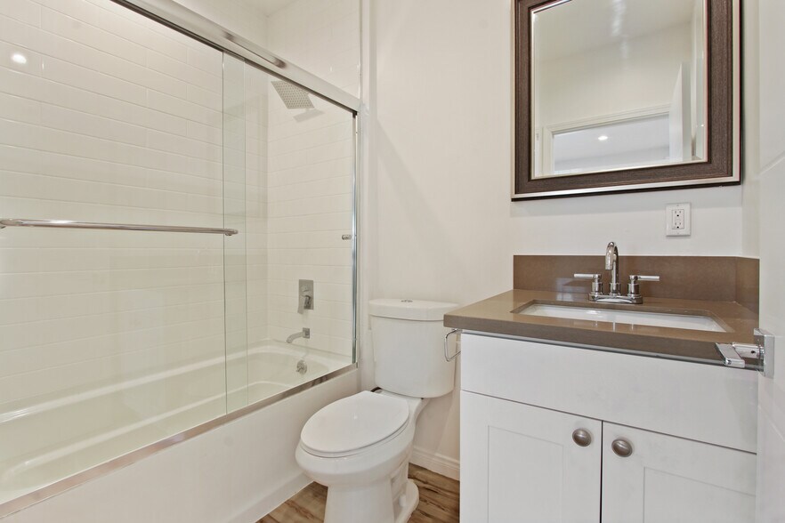 Building Photo - 8345 Westlawn Ave