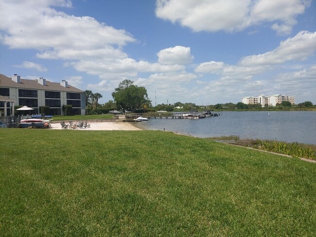 Building Photo - 2/2 condo for rent on Lake Fairview!