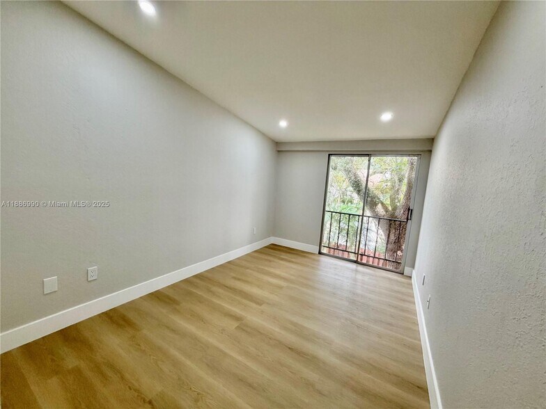 Building Photo - 7887 SW 105th Pl