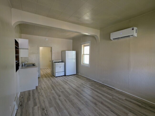 Building Photo - 716 Community St