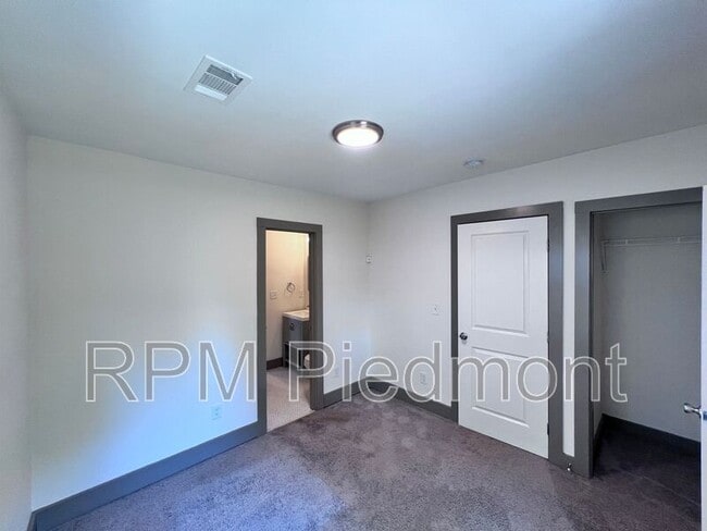 Building Photo - 334 Dargan Pl SW