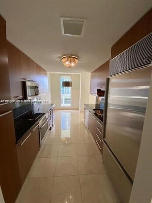 Building Photo - 901 Brickell Key Blvd