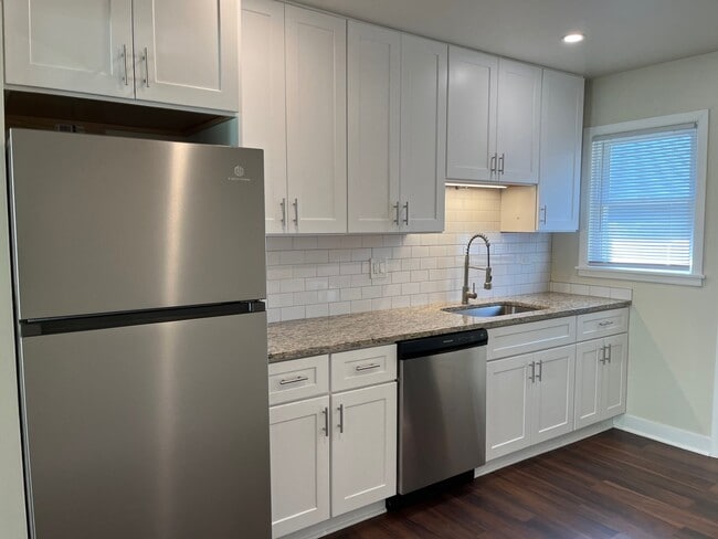 Building Photo - 209 W Maple Ave