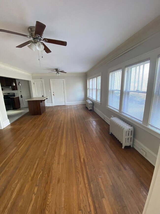 Building Photo - 705 W 31st St