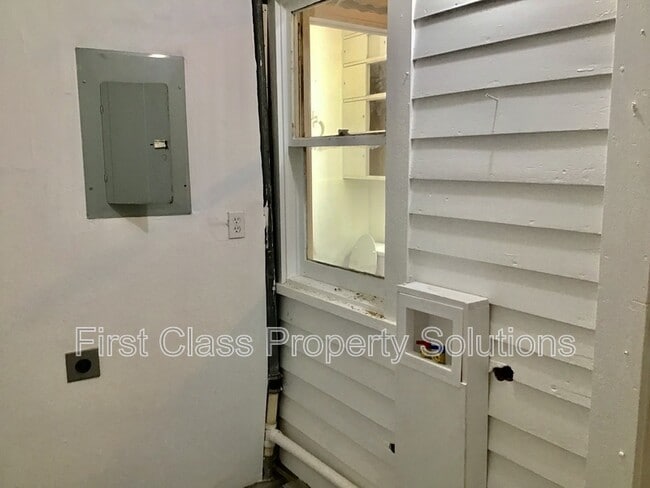 Building Photo - 3125 NW 14th St