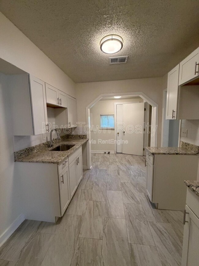 Building Photo - 4550 Quince Rd