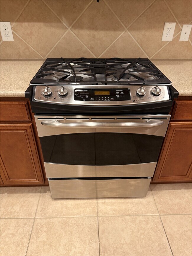 Building Photo - 13600 Breton Ridge St