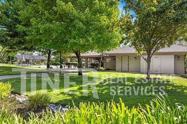 Building Photo - 8708 Bluff Ln