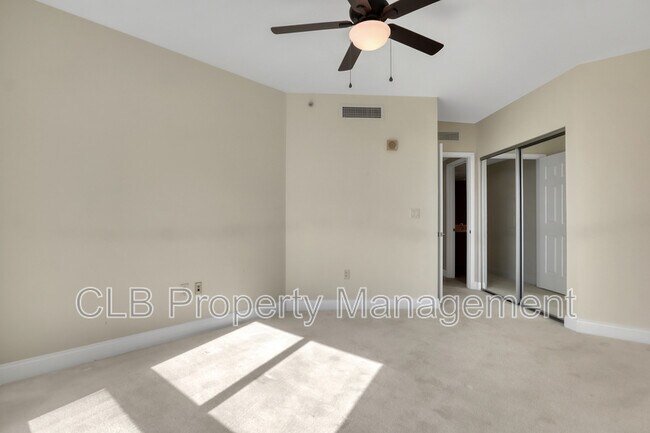 Building Photo - 231 Riverside Dr