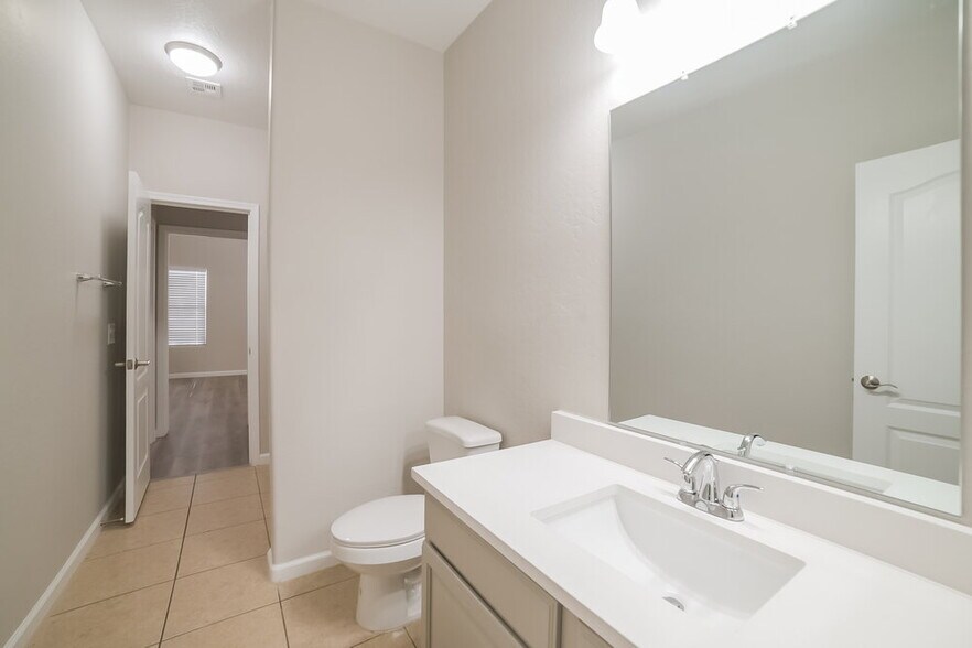 Building Photo - 6034 N 68th Dr