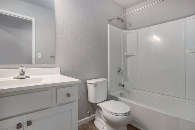 Building Photo - 3149 Alder Dr SW