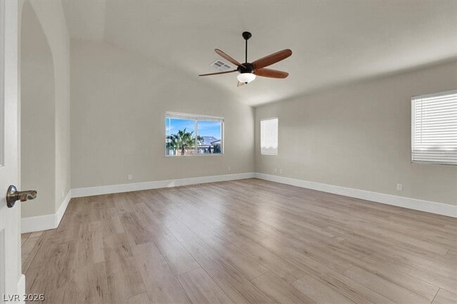 Building Photo - 446 Center Green Dr