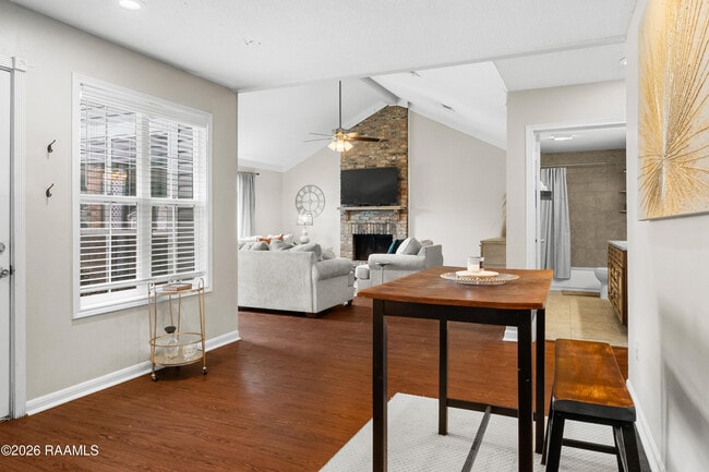 Building Photo - 401 Pinto St