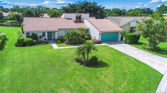 Building Photo - 2385 SW Creekside Dr