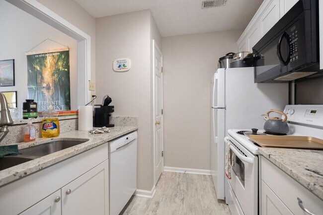 Building Photo - 2165 S Milledge Ave