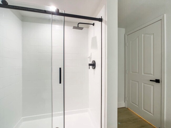 Building Photo - 14201 N 70th Way