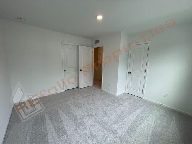 Building Photo - Brand New 2BR/3BA Townhome in Prime Apex L...