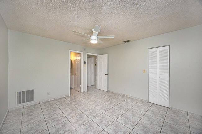 Building Photo - 2734 Ponce De Leon Blvd