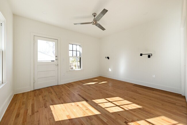 Building Photo - RECENTLY RENOVATED CHARMING 1/1 DUPLEX IN THE HAPPENING HISTORIC DISTRICT OF DIGNOWITY HILL