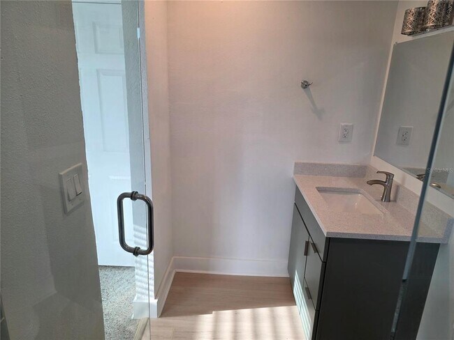 Building Photo - 430 80th Way