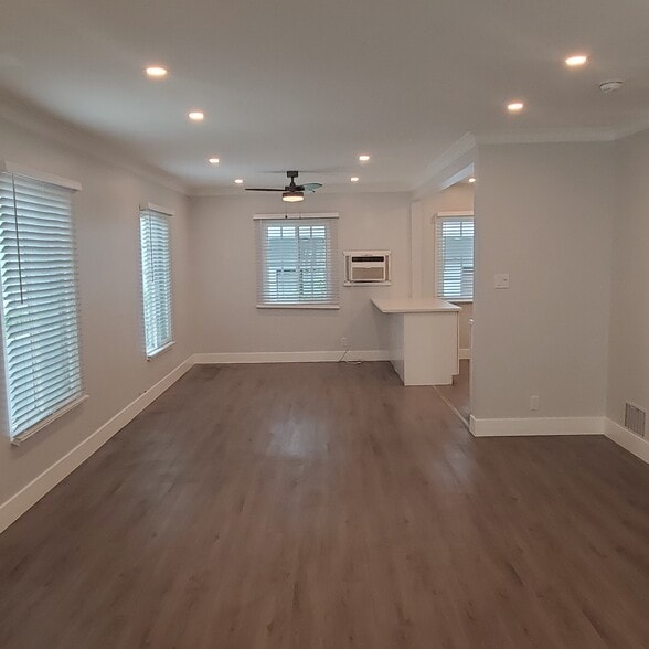 Building Photo - 10605 Ashton Ave