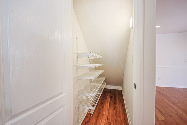 Building Photo - Fully Renovated 4 Bed/3.5Bath Home with Garage + Private Yard