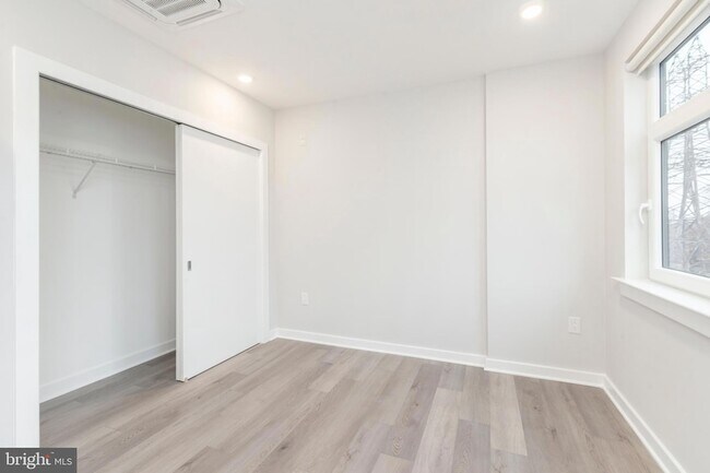 Building Photo - 3449 Scotts Ln