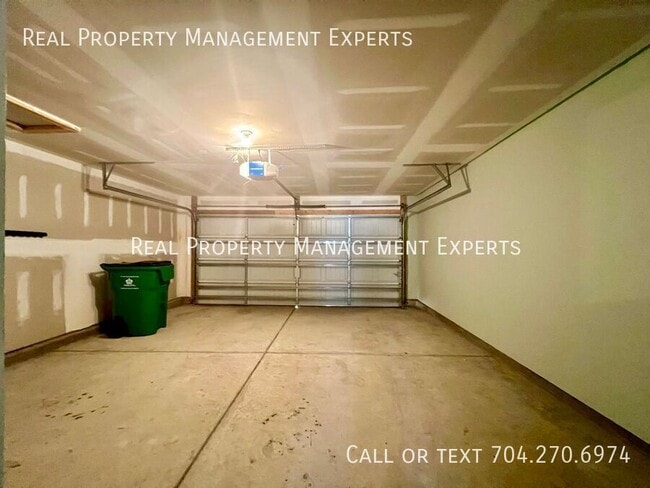 Building Photo - 1840 Juniper Dr