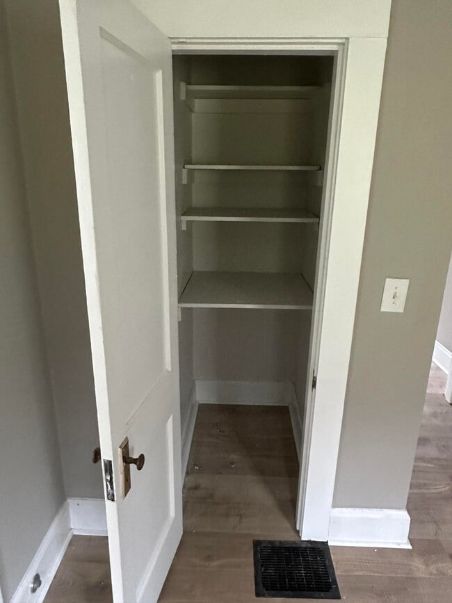 Building Photo - 302 Clay St