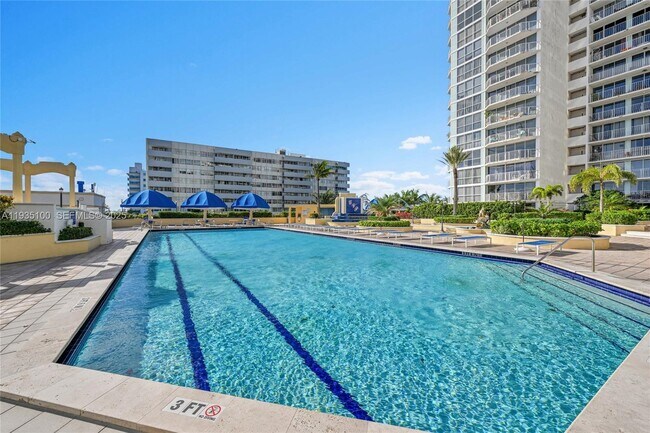 Building Photo - 7601 E Treasure Dr